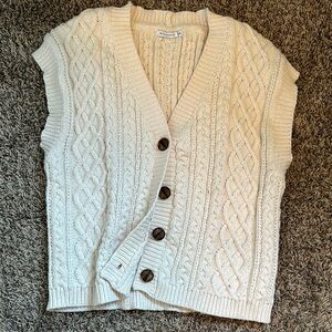 EUC Cream Cable Knit Sweater Vest by Staccato